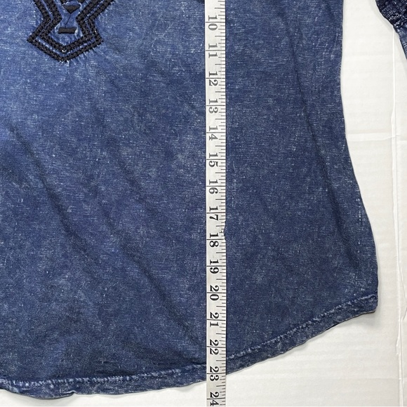 ANGIE Womens Medium Blouse T Shirt Blue Bell Sleeves Embroidered Slim Distressed - Picture 9 of 9